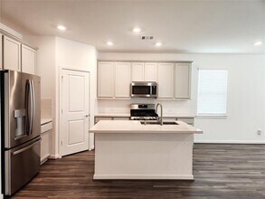 7230 Greenbriar Bnd Ct in Cypress, TX - Building Photo - Building Photo