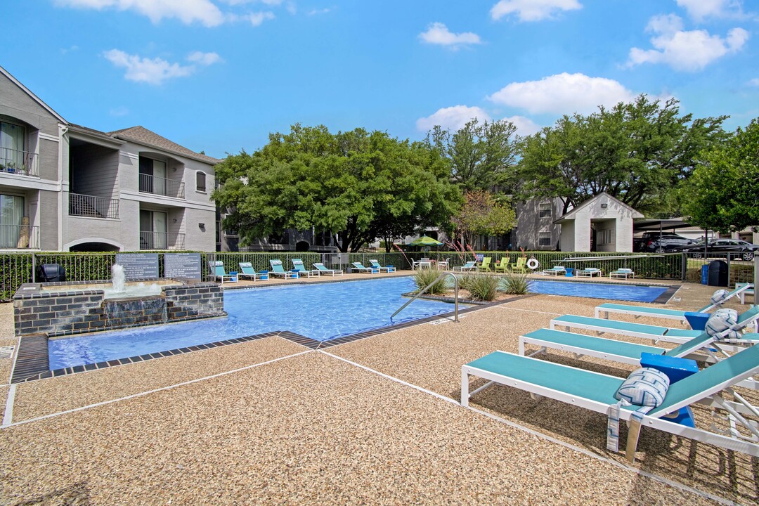 Rockbrook Creek in Lewisville, TX - Building Photo