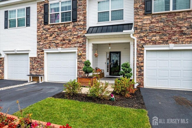 property at 1517 Paxton Ln
