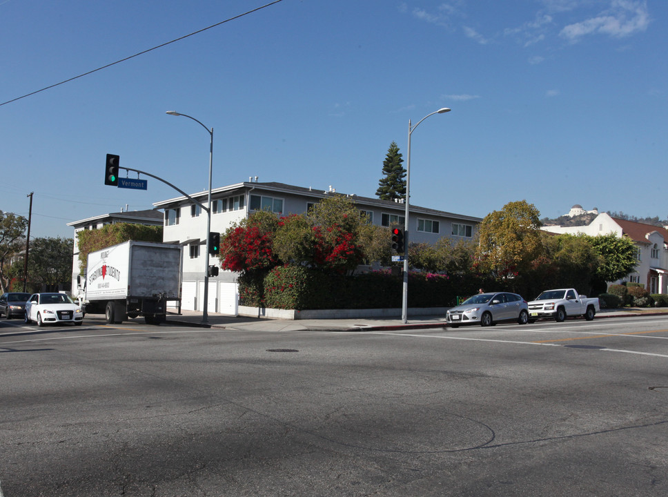 Frankmont Village Apartments in Los Angeles, CA - Foto de edificio