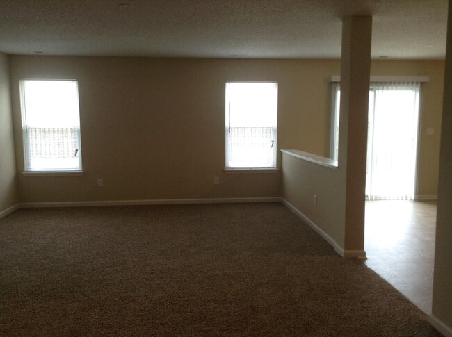 8039 Red Barn Ct in Indianapolis, IN - Building Photo - Building Photo