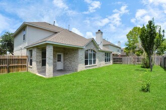 8810 Sunforest Ln in Pearland, TX - Building Photo - Building Photo