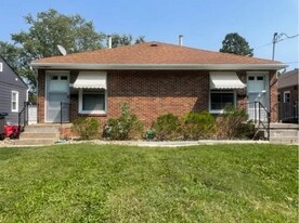 2107 52nd St, Unit 2017 in Des Moines, IA - Building Photo