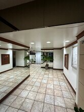 2281 Ala Wai Blvd, Unit 403 in Honolulu, HI - Foto de edificio - Building Photo
