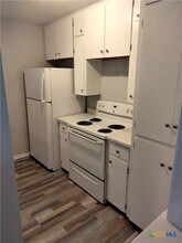1028 Jefferson Ave in Seguin, TX - Building Photo - Building Photo