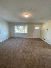 904 E 14th St in The Dalles, OR - Building Photo - Building Photo