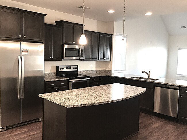 530 Lateleaf Dr in Moncks Corner, SC - Building Photo - Building Photo