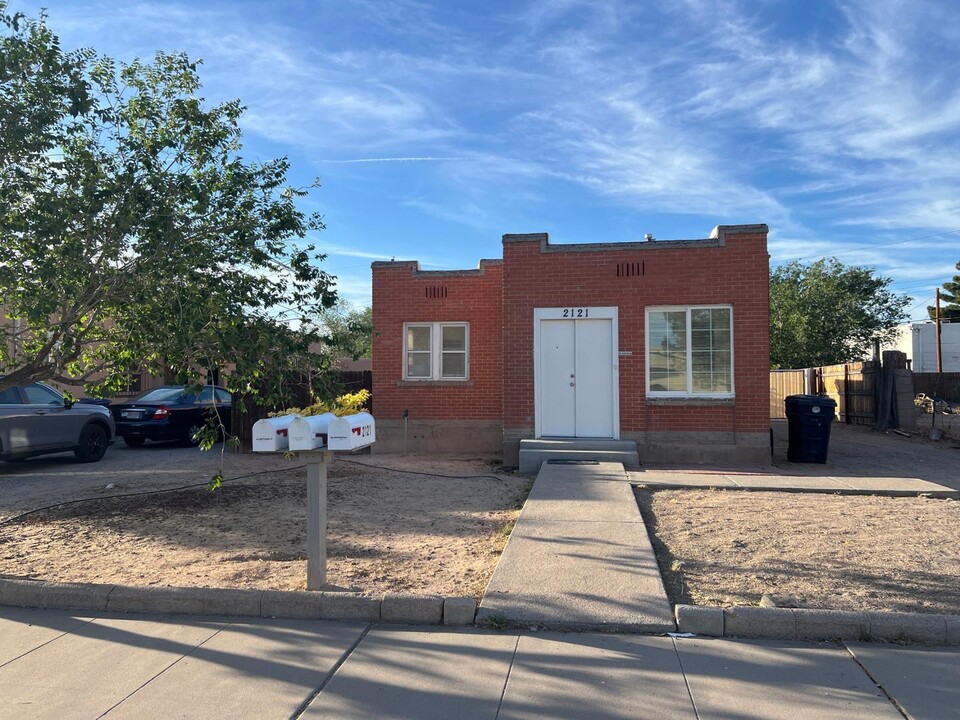 2121 Coal Pl SE in Albuquerque, NM - Building Photo