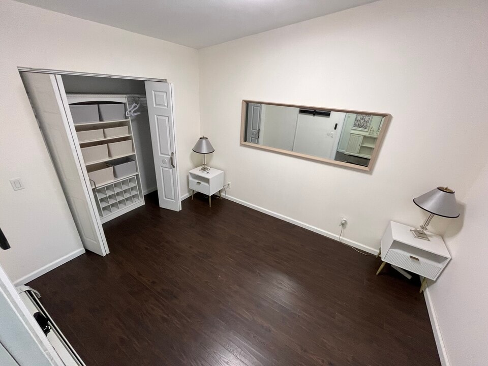 4053 Express Dr N, Unit Apartment in Ronkonkoma, NY - Building Photo