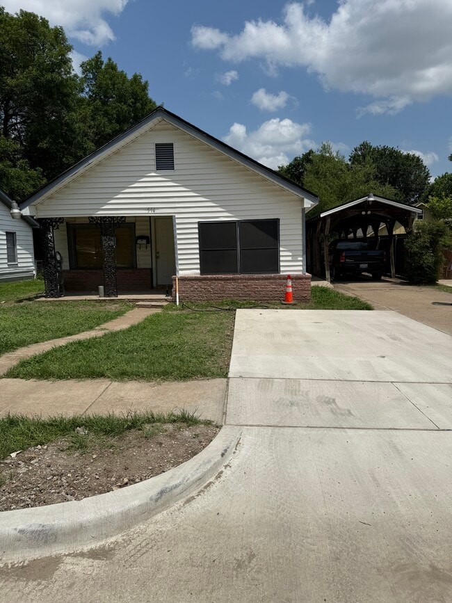 property at 514 SE 2nd St