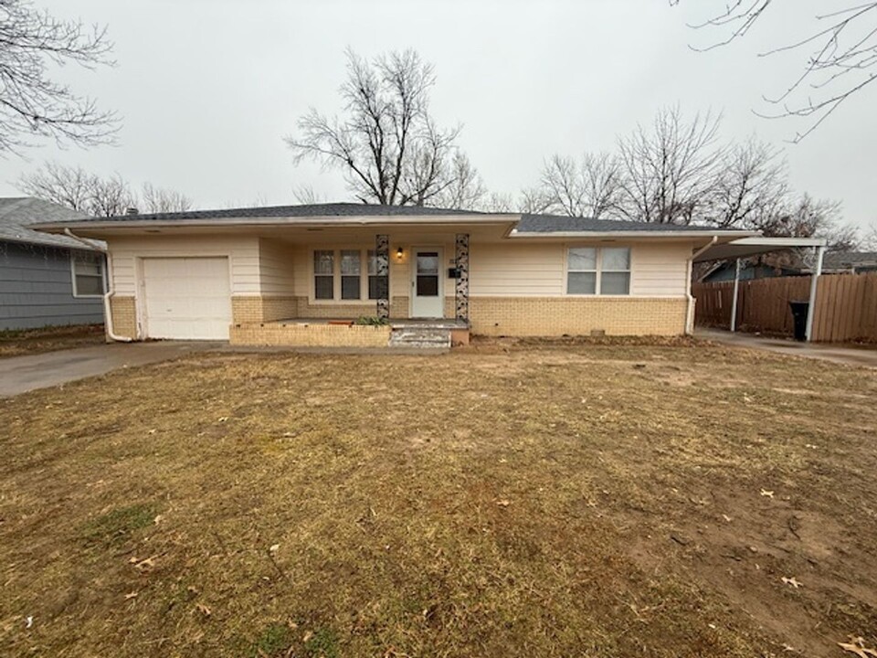 1521 Beverly Dr in Enid, OK - Building Photo