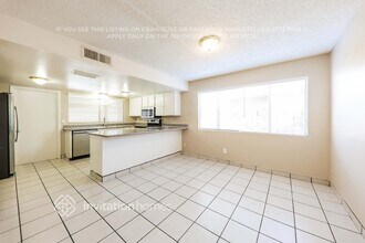 5256 W Cholla St, Unit 3045 in Glendale, AZ - Building Photo - Building Photo