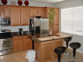 10144 Arbor Run Dr in Tampa, FL - Foto de edificio - Building Photo