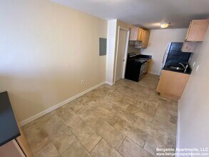 385 Dorchester St, Unit B4 in Boston, MA - Building Photo - Building Photo