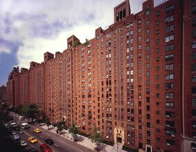 470 W 24th St-Unit -: 4F in New York, NY - Building Photo - Building Photo