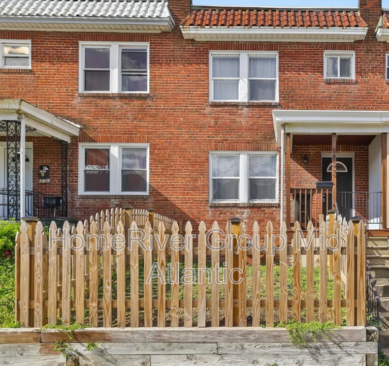 6842 Dunbar Rd in Dundalk, MD - Building Photo