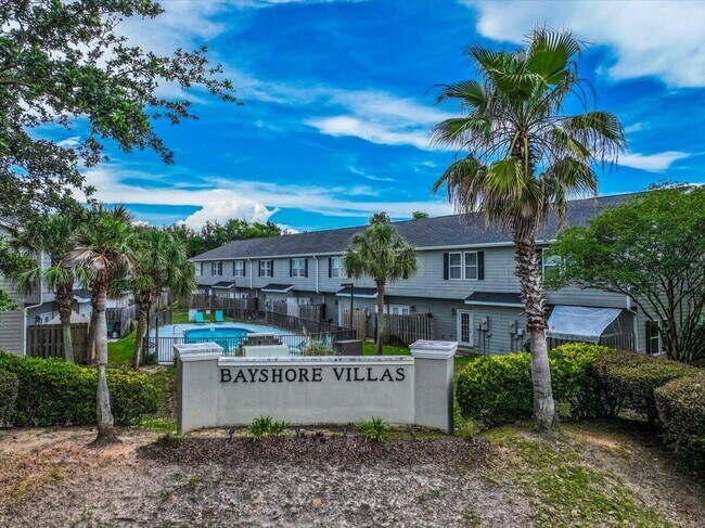 2547 Baytown Cir in Gulf Breeze, FL - Building Photo - Building Photo