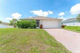 8052 Sunrise Cir in La Belle, FL - Building Photo