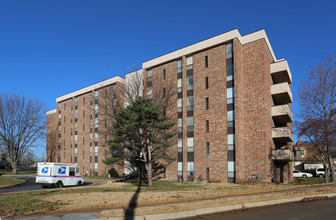 Nettleton Manor Apartments in Bonner Springs, KS - Building Photo - Building Photo