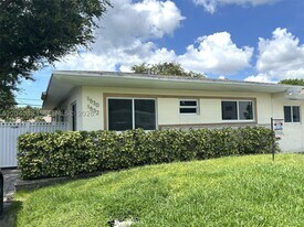 1530 NE 110th St in Miami, FL - Building Photo