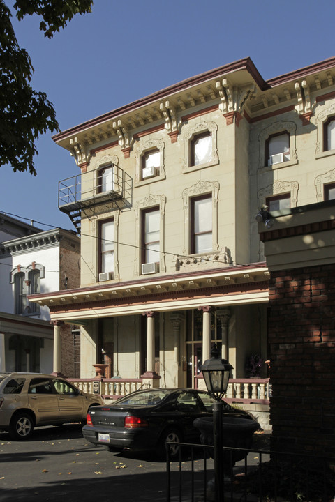 Garden Place Apartments in Louisville, KY - Foto de edificio