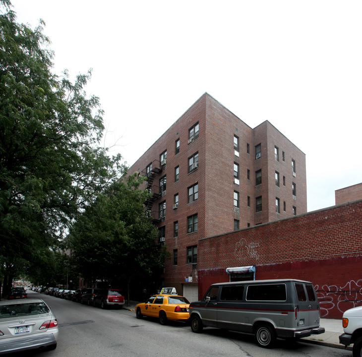 51-55 Van Kleeck St in Elmhurst, NY - Building Photo