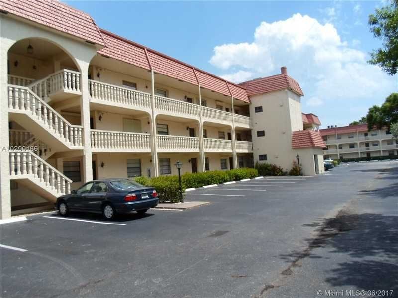 126 S Cypress Rd in Pompano Beach, FL - Building Photo