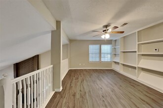 8022 Pine Falls Dr in Houston, TX - Building Photo - Building Photo