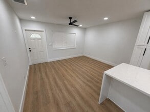 1077 NE 34th St in Oakland Park, FL - Building Photo - Building Photo