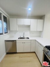 11635 Mayfield Ave in Los Angeles, CA - Building Photo - Building Photo