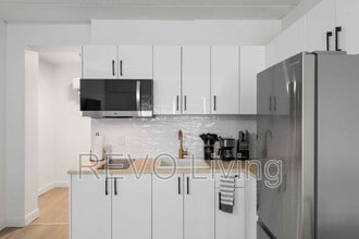 7701 Lundy's Ln in Niagara Falls, ON - Building Photo - Building Photo