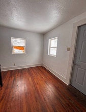 928 W Waggoner St in Decatur, IL - Building Photo - Building Photo