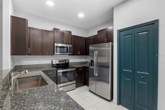 14446 Editors Note St in Sun City Center, FL - Building Photo - Building Photo