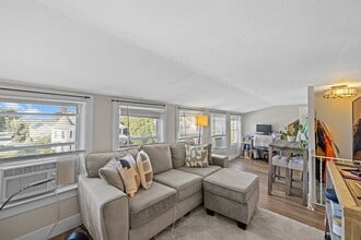 48 Warren Ave in Woburn, MA - Building Photo - Building Photo