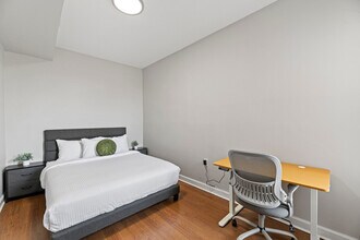 2503 W Harrison St, Unit SI ID1093318P in Chicago, IL - Building Photo - Building Photo