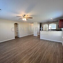 10465 Hideaway Trail in Fort Worth, TX - Building Photo - Building Photo
