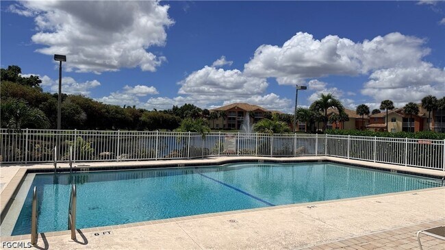6490 Aragon Way, Unit 205 in Ft. Myers, FL - Building Photo - Building Photo
