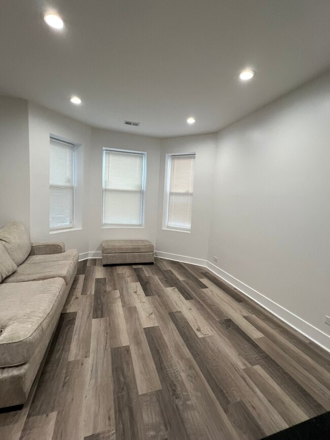 3626 W Grenshaw St, Unit 1 in Chicago, IL - Foto de edificio - Building Photo