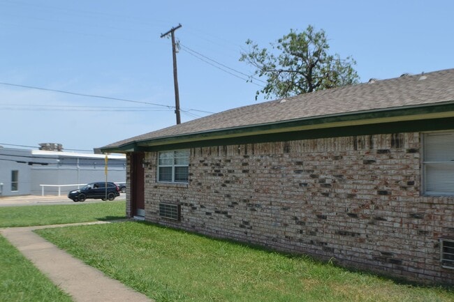704 Frisco Rd in Sherman, TX - Building Photo - Building Photo