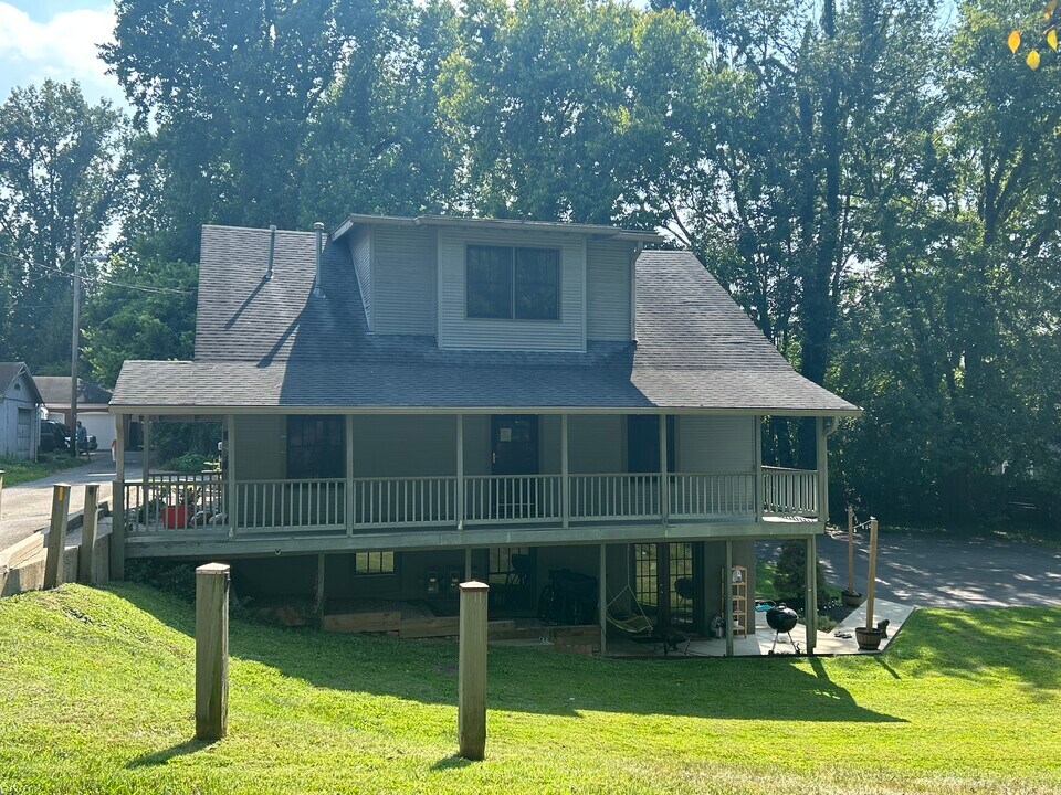 1046 Dudley Ave, Unit #1 in Louisville, KY - Building Photo