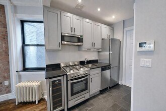382 E 10th St in New York, NY - Building Photo - Building Photo