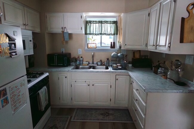 property at 3106 Pine Ave