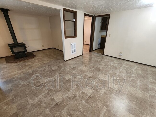 8809 E Liberty Ave in Millwood, WA - Building Photo - Building Photo