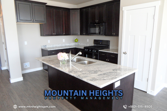 831 W Jayda Lyn Ct in Midvale, UT - Building Photo - Building Photo