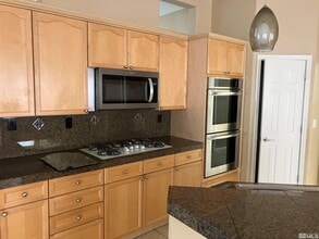 2135 Kingman Ct in Reno, NV - Building Photo - Building Photo