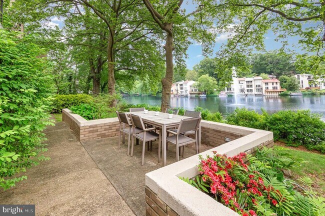 1690 Chimney House Rd in Reston, VA - Building Photo - Building Photo