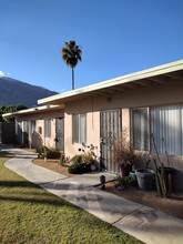 584-590 S Calle Palo Fierro in Palm Springs, CA - Foto de edificio - Building Photo