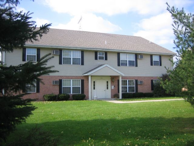 Morningside Orchard Apartments in Oconomowoc, WI - Building Photo