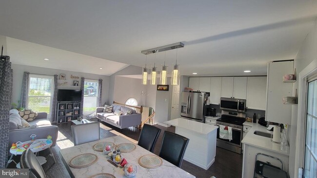 property at 10003 Erlwood Ct