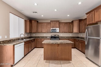 7352 W Valencia Dr in Phoenix, AZ - Building Photo - Building Photo